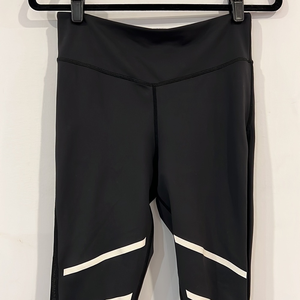 Zyia Active Black mesh Reflective Light and Tight Hi-Rise 7/8 leggings size 6-8 - Picture 9 of 14